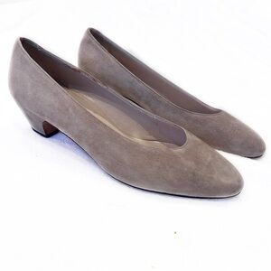 Salvatore Ferragamo Low Beige Suede Heels Round Toe Business